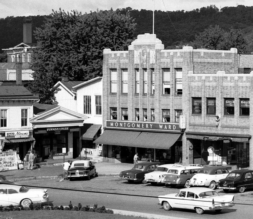 074.Montgomery_Ward_1950s News, Sports, Jobs The Sentinel